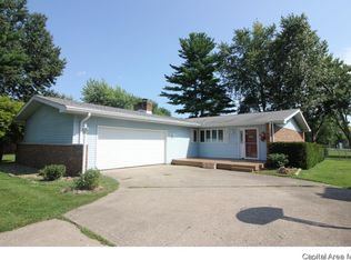 712 Trenton Dr, Sherman, IL 62684