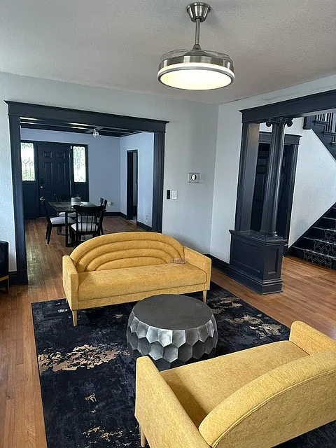 5 bed, $1,000 — Photo 2