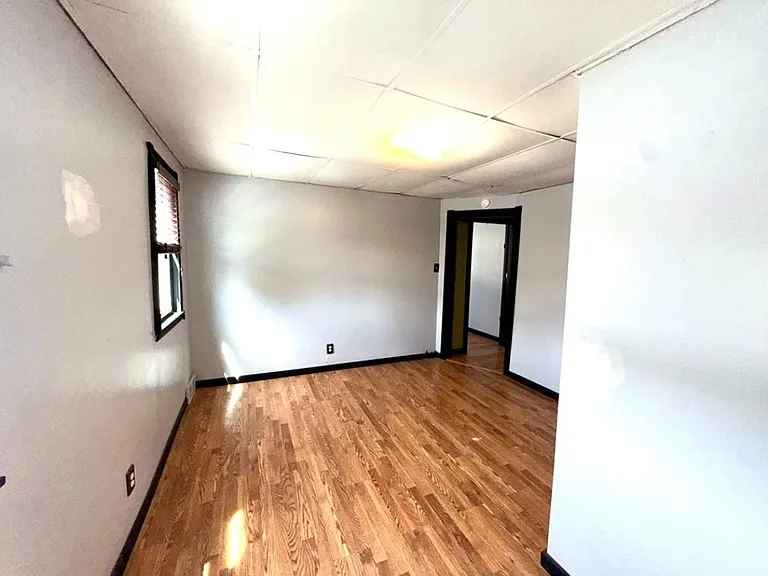 12 Cromwell St — Photo 11