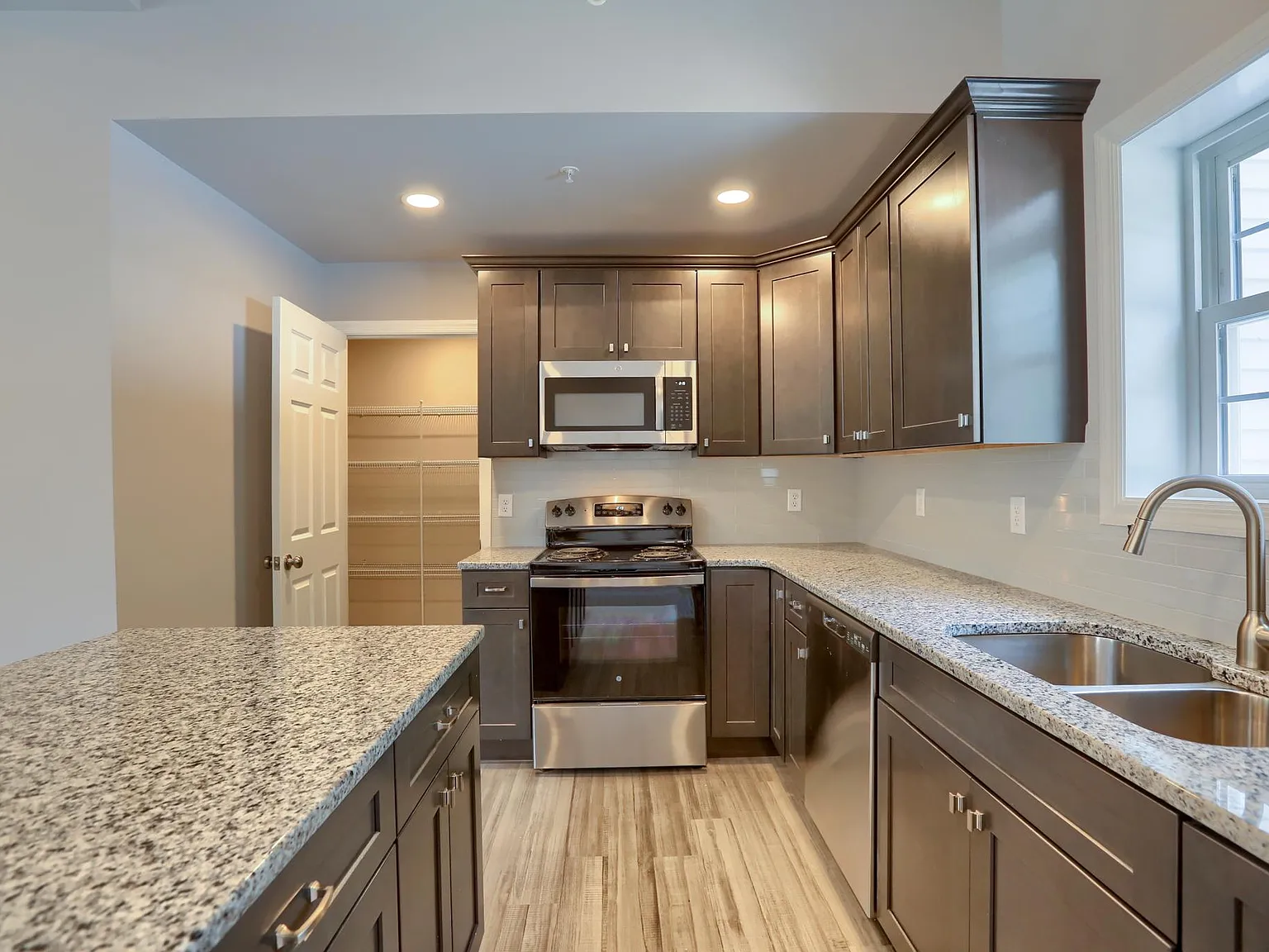1 bed, 900 sqft, $1,500 — Photo 4