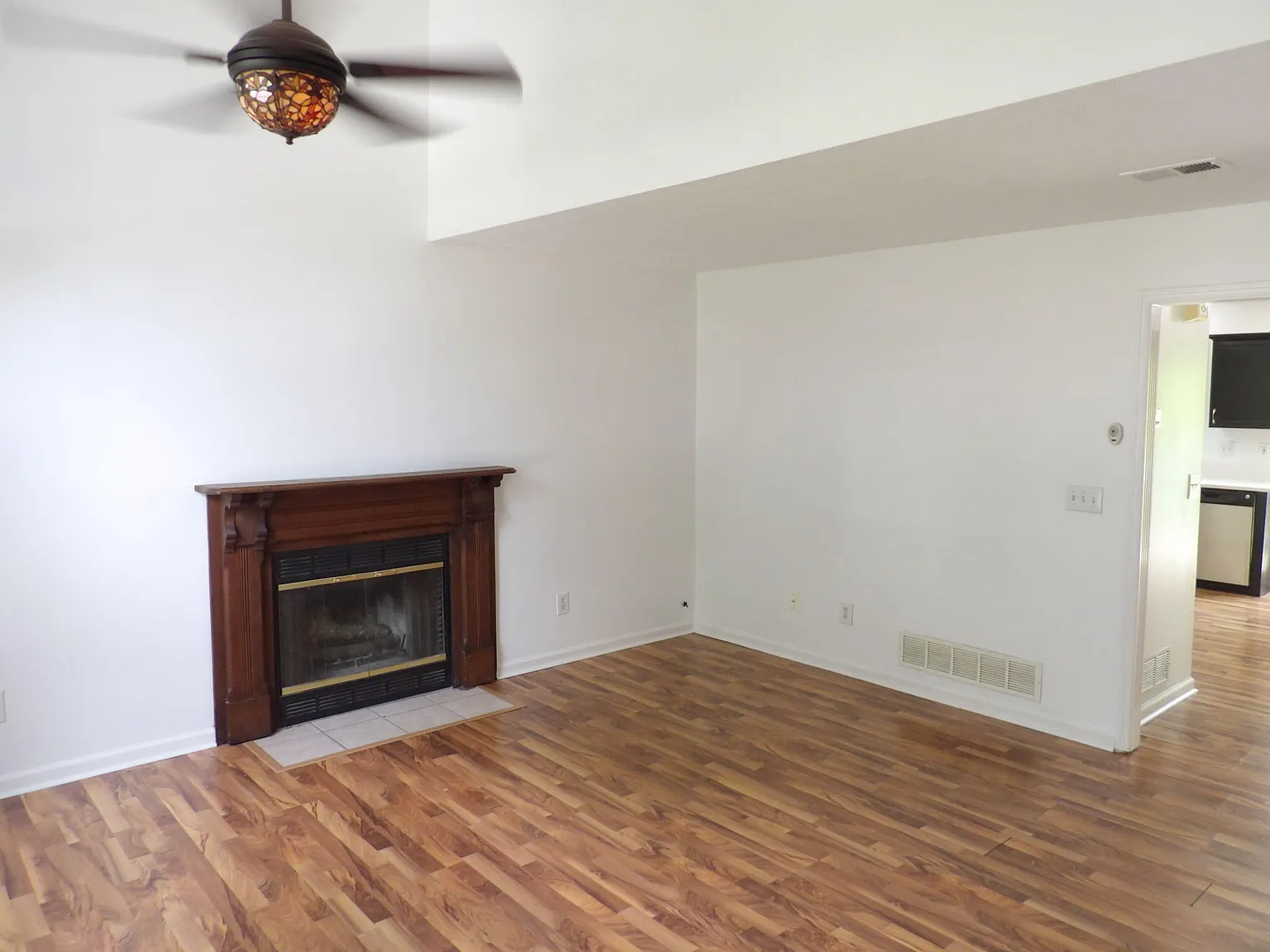 3 bed, 2.0 bath, 1320 sqft, $2,250 — Photo 4