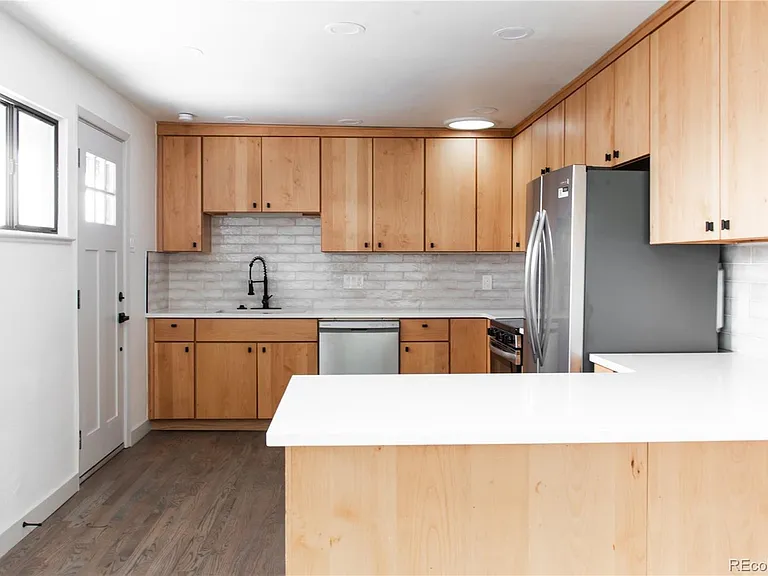 860 S Quivas St #B — Photo 3