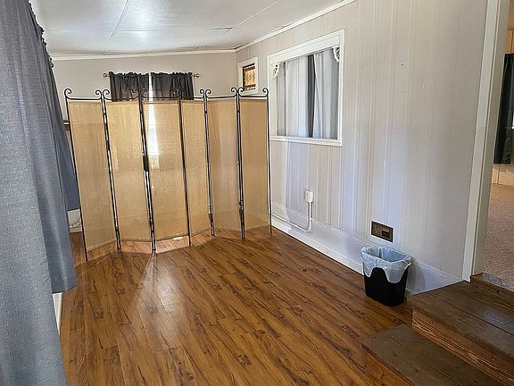 3rd image of 72 Basswood Ln