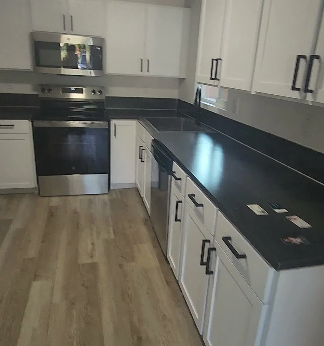 3 bed, 1.5 bath, 1014 sqft, $2,150 — Photo 4