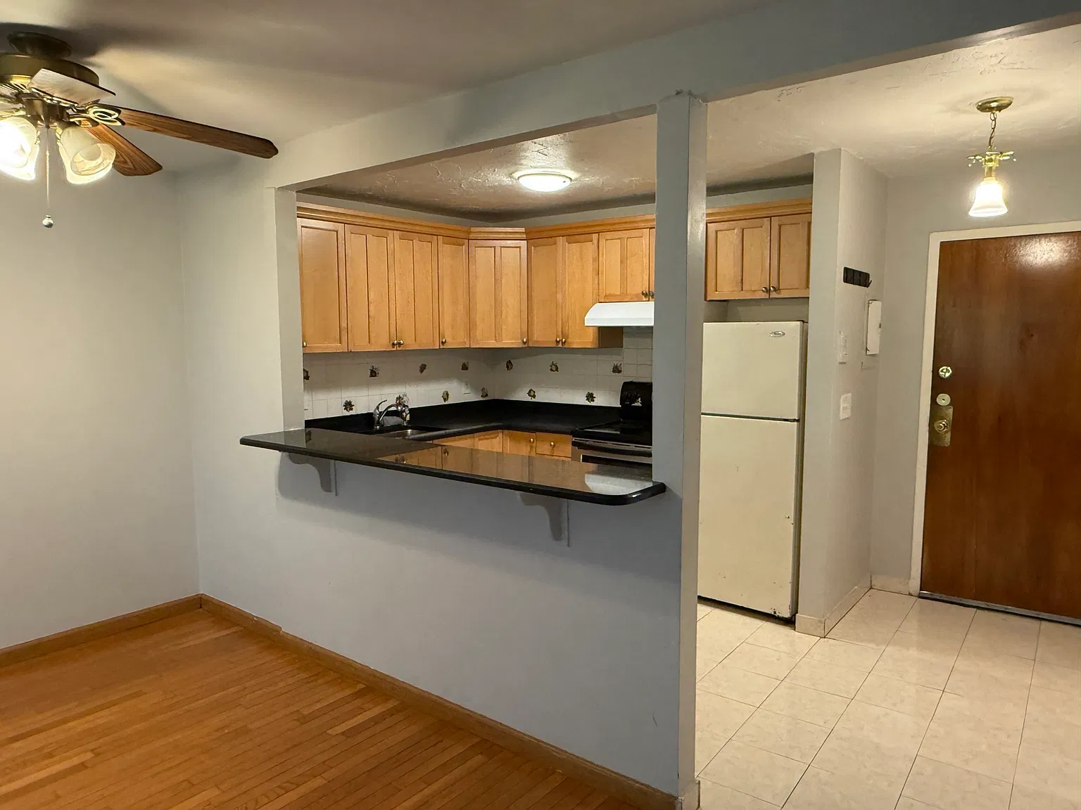 2 bed, 1.5 bath, 897 sqft, $2,300 — Photo 4