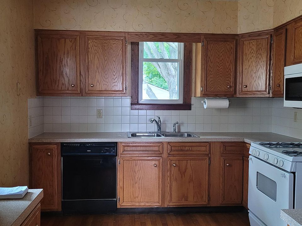 1st image of 747 Garfield Ave NW
