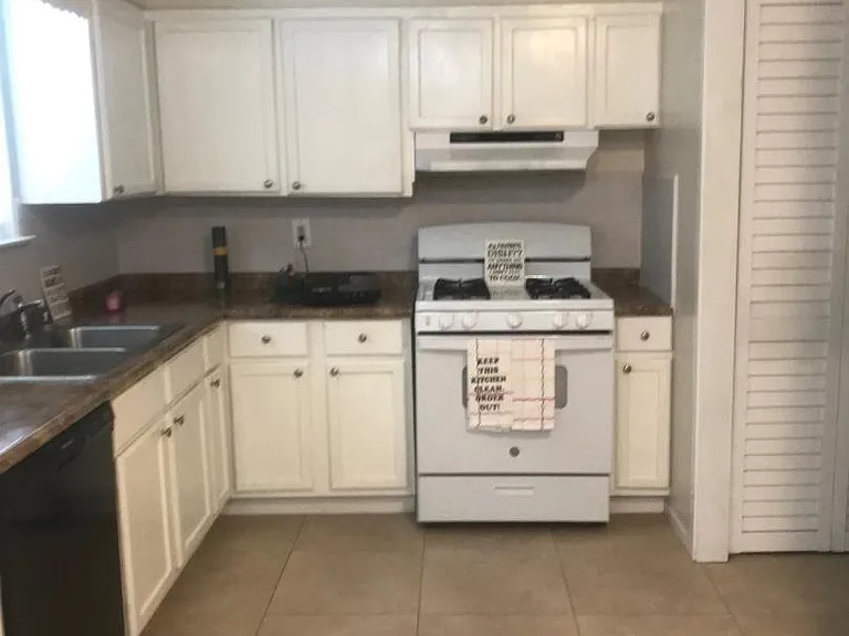 1216 Roundhill Dr — Photo 7