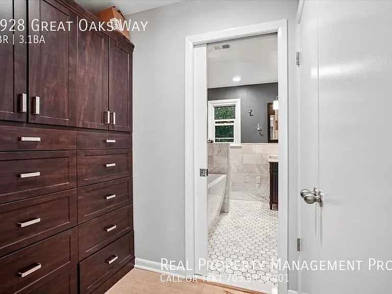 9928 Great Oaks Way — Photo 29