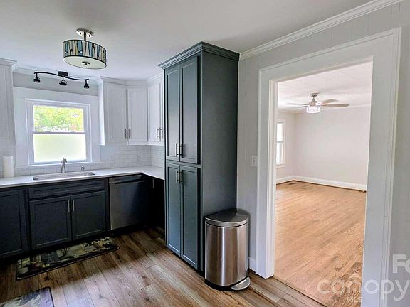 3rd image of 2804 Florida Ave