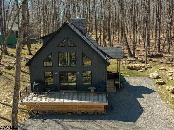 821 Woodbine Dr, Terra Alta, WV 26764