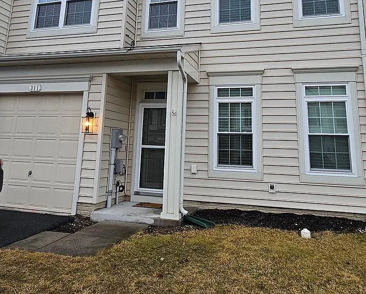 311 Prestwick Ln — Photo 1
