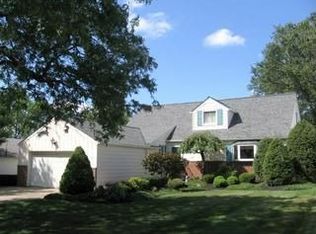 4949 Emmet Rd, Lyndhurst, OH 44124