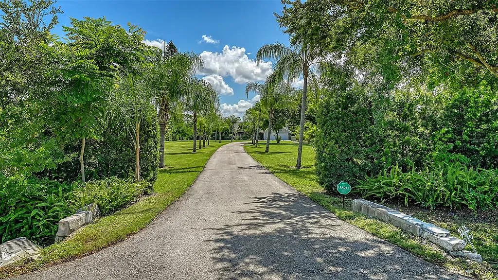 3 bed, 4.0 bath, 3779 sqft, $8,000 — Photo 3