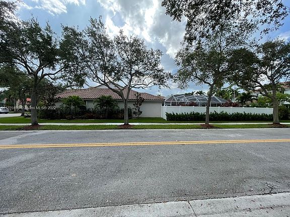 3rd image of 744 Heritage Way #0