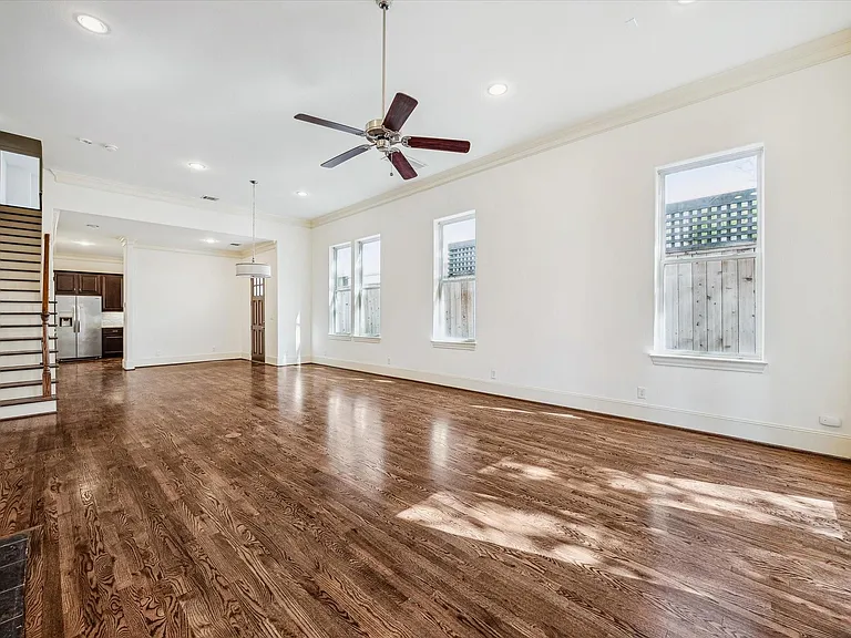 1407 Knox St — Photo 8