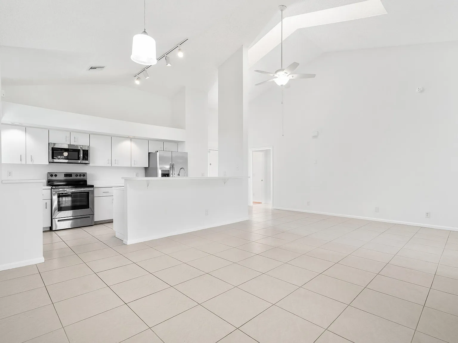 2 bed, 2.0 bath, 1054 sqft, $2,200 — Photo 1