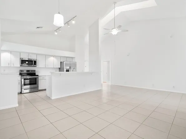 8049 Aberdeen Dr APT 202, Boynton Beach, FL 33472