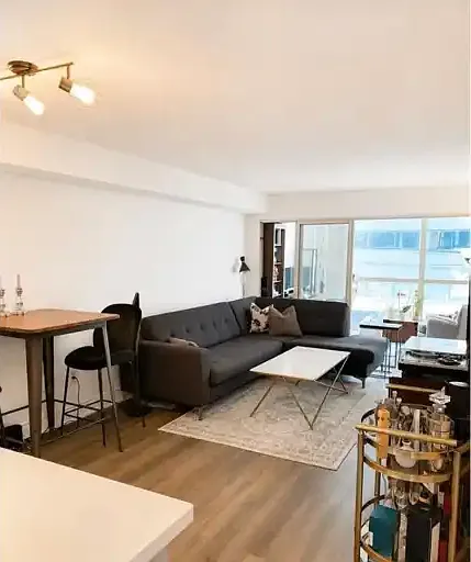 705 King St W #412 — Photo 2