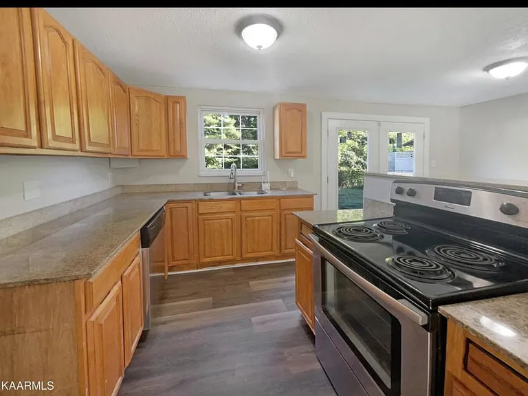 4309 Twin Pines Dr — Photo 6