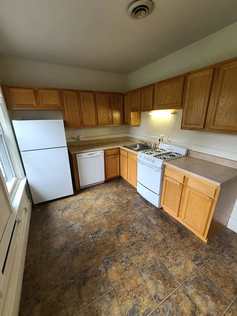 4521 Centre Avenue — Photo 4