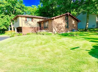 571 E Geneva St, Williams Bay, WI 53191