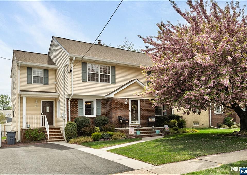 1st image of 155 Leonard Pl
