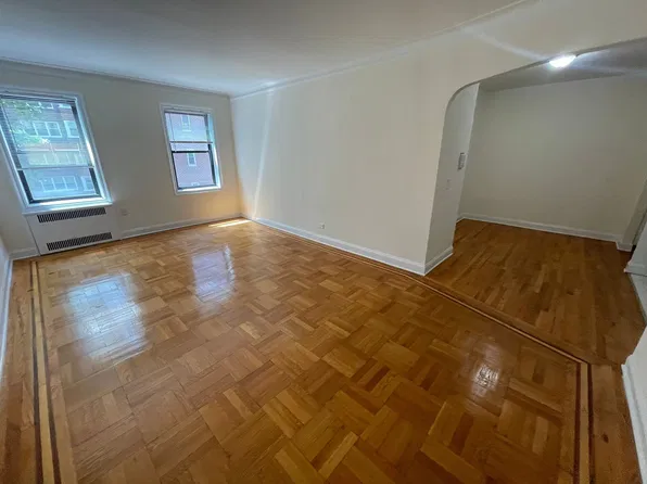 3 E, Jamaica, NY