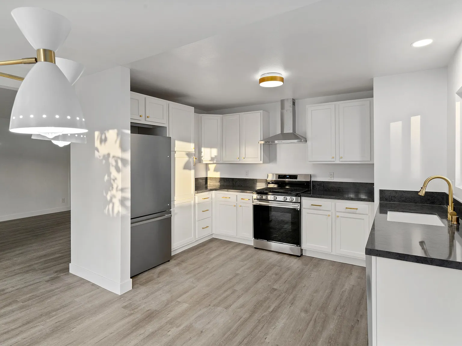 592 Hamilton Street - C — Photo 3