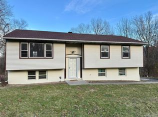 16 Highview Dr, Salisbury Mills, NY 12577