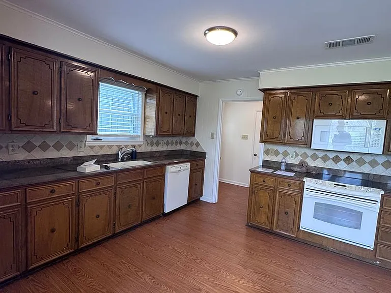 1115 Briar Creek Rd — Photo 32