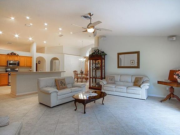 3rd image of 9735 Bay Colony Dr