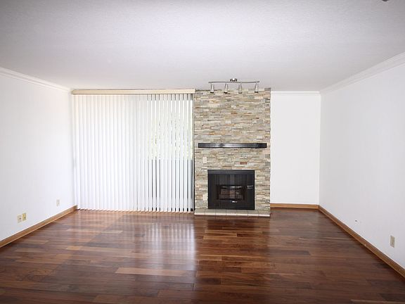 3rd image of 4844 Riverton Ave APT 108