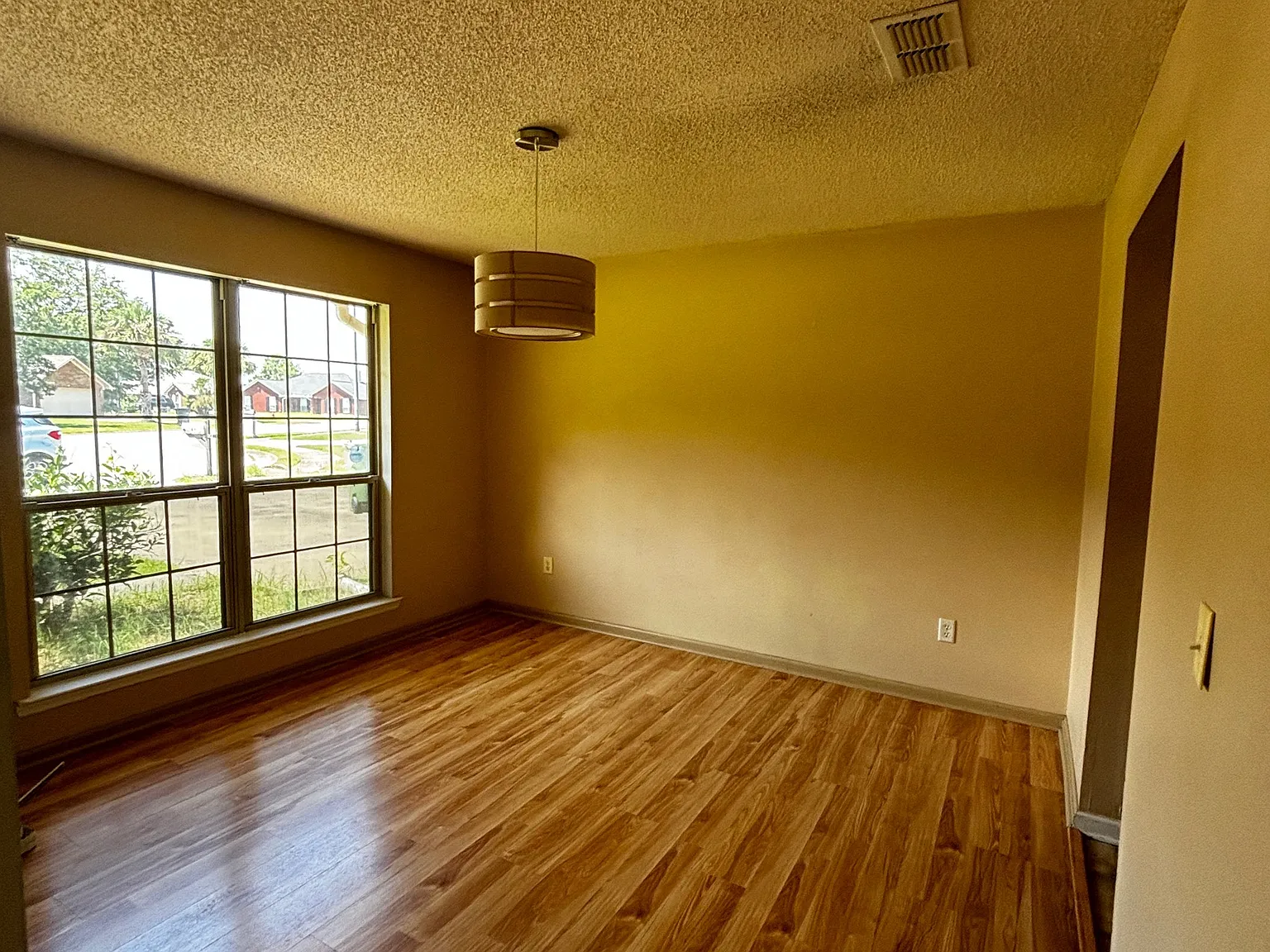 504 Bedford Court - 504 Bedford Court — Photo 2