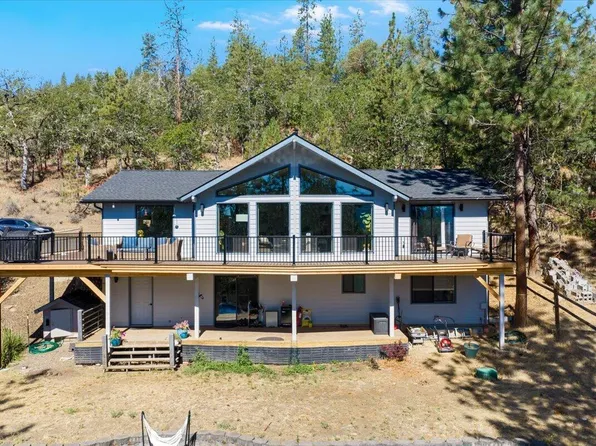 657 Greenleaf Dr, Eagle Point, OR 97524