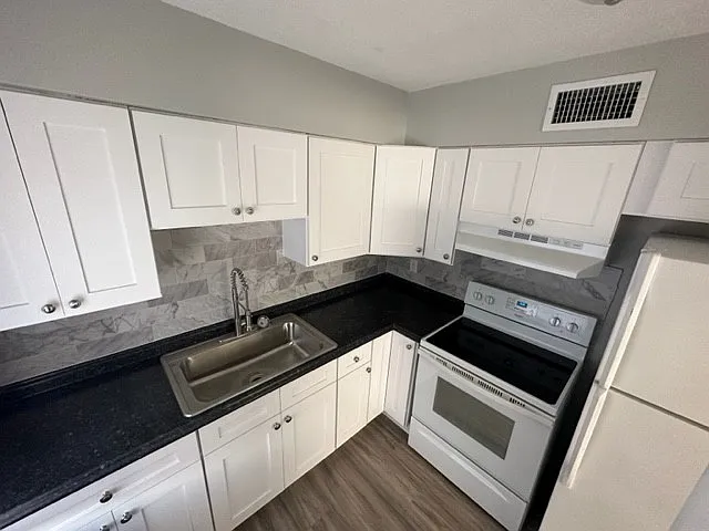 2 bed, 1.5 bath, $1,450 — Photo 3