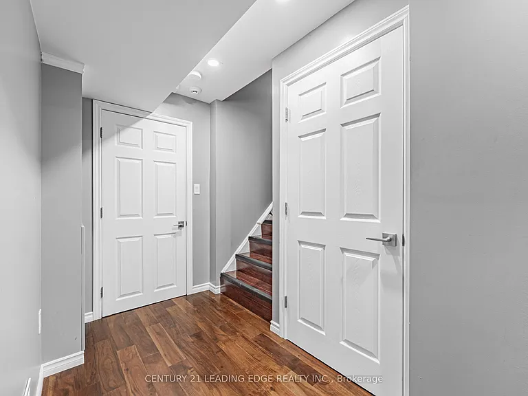 98 Erskine Dr #LOWER — Photo 16