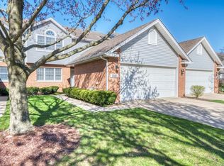 8568 Sandalwood Dr, Darien, IL
