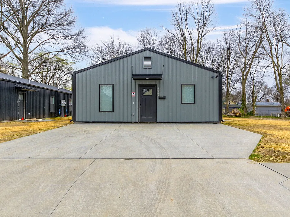 202 3rd Ave