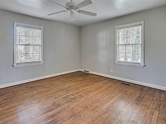 1402 Roanoke Dr — Photo 30