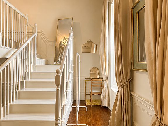 3rd image of 105 Beacon St APT 4