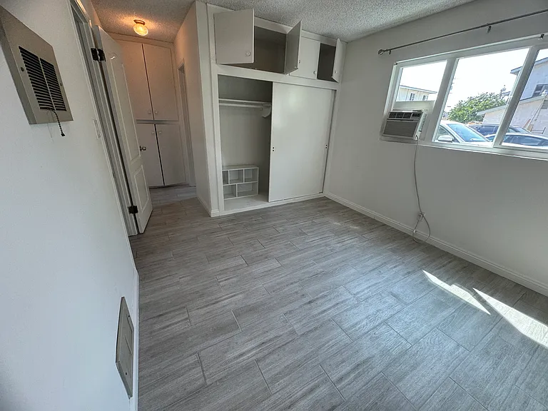 921 E Las Tunas Dr — Photo 17