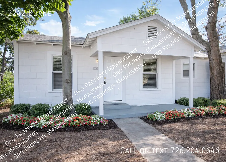 Great Amazing Home So Close to Downtown — Photo 2