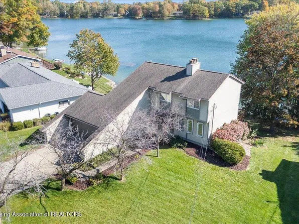 1013 W Geneva Dr, Dewitt, MI 48820