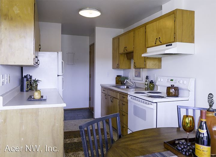 1st image of 2516 15th Ave W APT 303