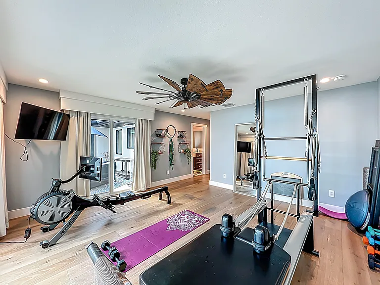 2nd Master Suite (upstairs)