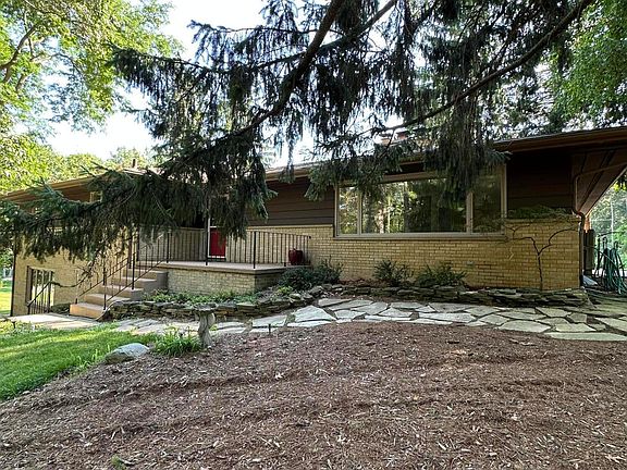 2nd image of 2631 N Maple Rd