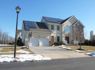 20 Lernard Rd, Manalapan, NJ 07726