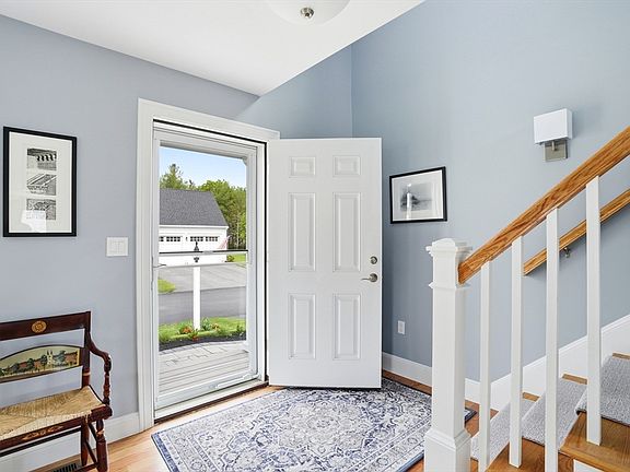 2nd image of 9 Blossom Dr