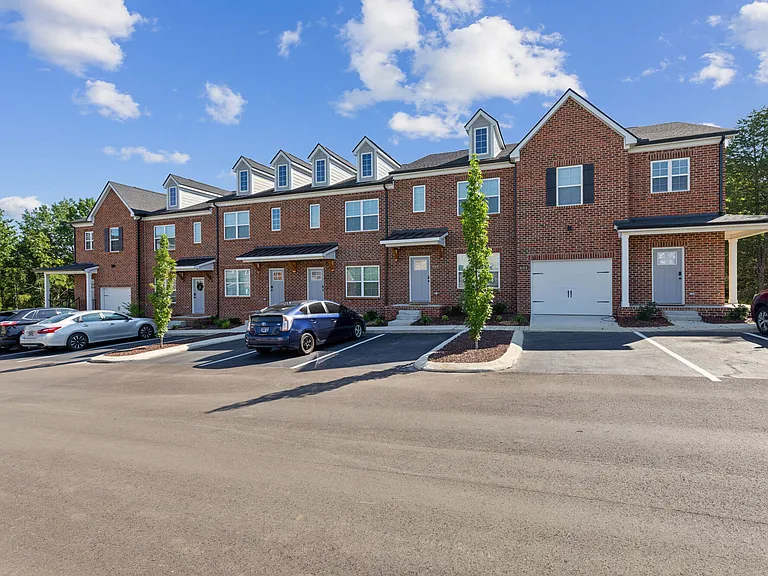 Blakeney Commons Townhomes — Photo 8