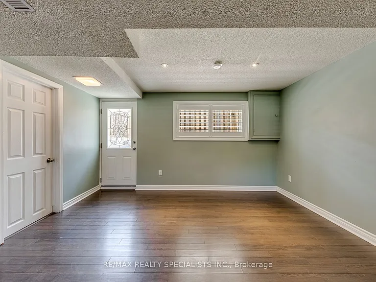 5 Country Club Dr — Photo 36